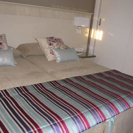 Apartamentos Amadores Beach Apartment