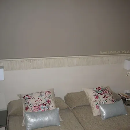 Apartamentos Amadores Beach Apartment *