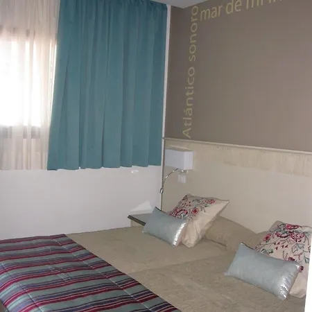 Apartamentos Amadores Beach *