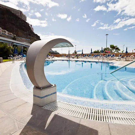 Apartamentos Amadores Beach Apartment