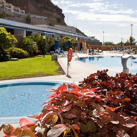 Apartamentos Amadores Beach