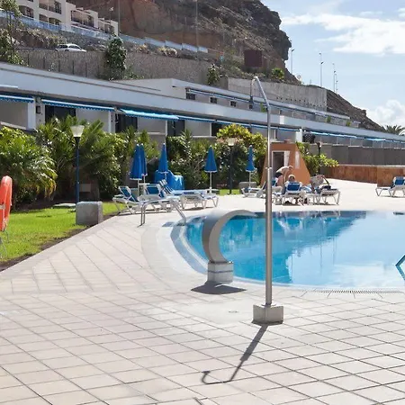 Apartamentos Amadores Beach *