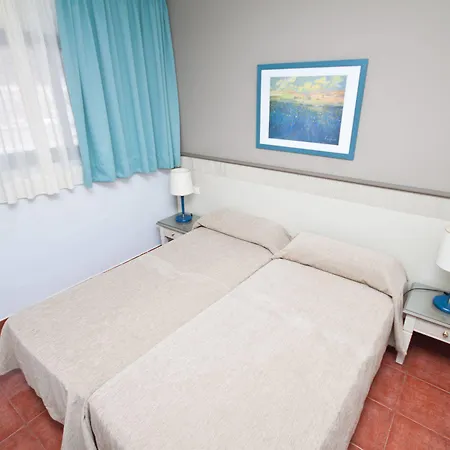 Apartamentos Amadores Beach *