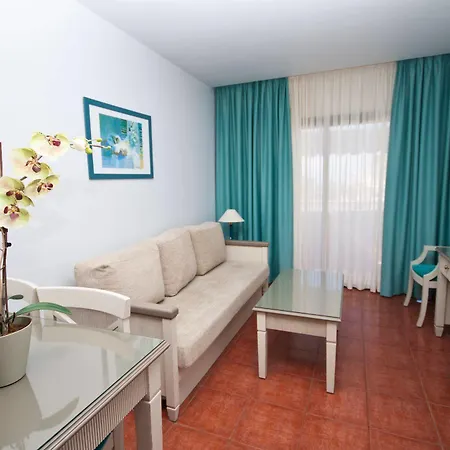 Apartamentos Amadores Beach Apartament