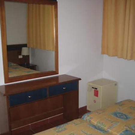 Apartamentos Amadores Beach *